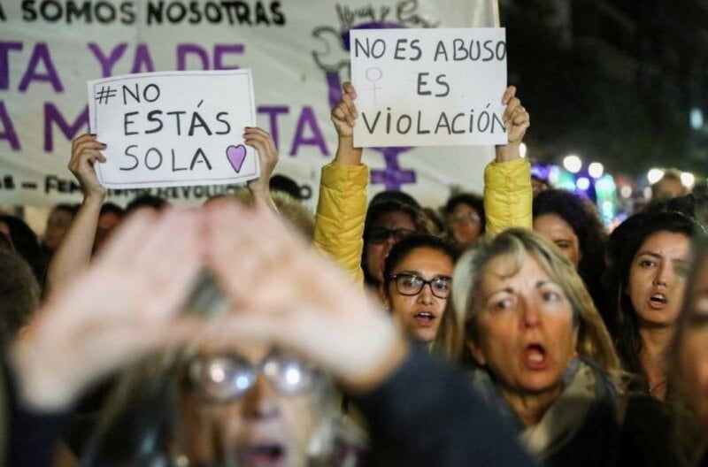 Španija: Usvojen zakon sa kojim se svaki seksualni odnos bez pristanka kvalifikuje kao silovanje