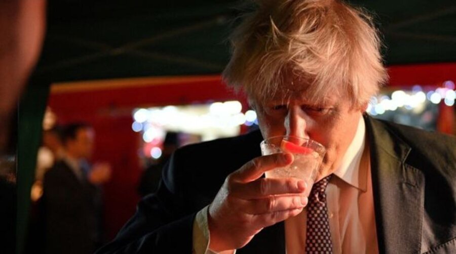 Boris Džonson planira da ostane premijer i da nastavi da radi ono što najbolje zna