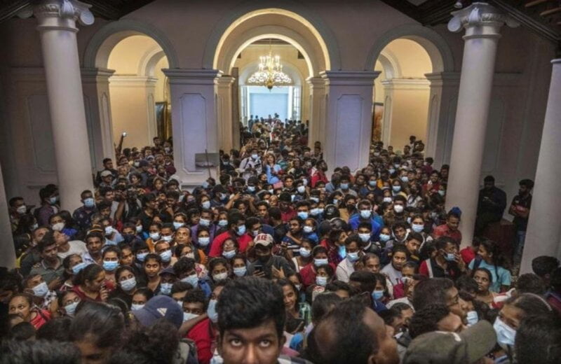 Šrilančani selfijima ovekovečili pobedu nad lošom vladom
