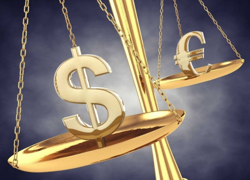 Da li je dolar sustigao evro ili evro sačekao dolar