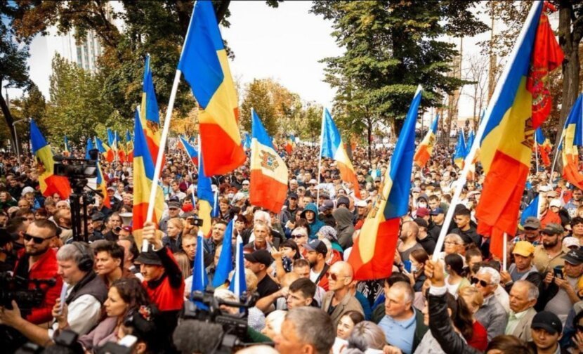 U Kišinjevu se omasovile demonstracije - demonstranti postavili šatore i kampuju