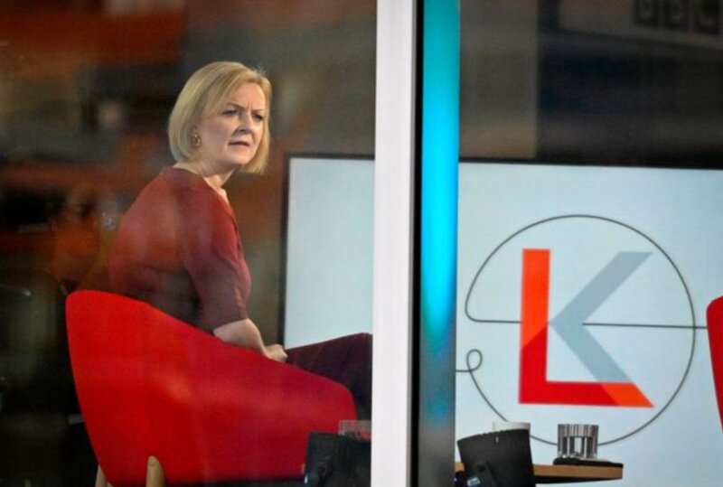 Brojevi telefona od premijerke Liz Tras i ministara na izvolite