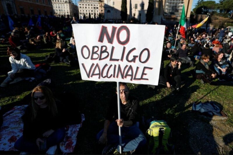Italijanski medicinski radnici koji nisu vakcinisani protiv kovida mogu da se vrate na posao