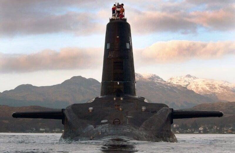 Britanska nuklearna podmornica HMS Viktorius se zapalila