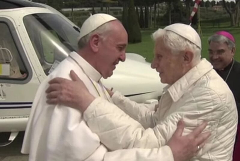 Papa Francisko poziva vernike da se mole za Benedikta