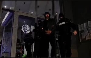 endru-tejt-matriks-je-poslao-svoje-agente