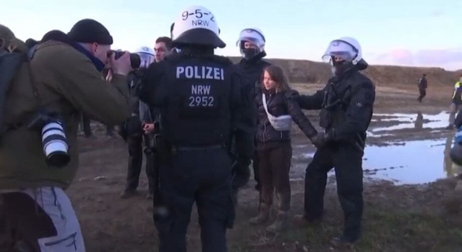 Greta Tunberg: Policija nas je oborila na zemlju