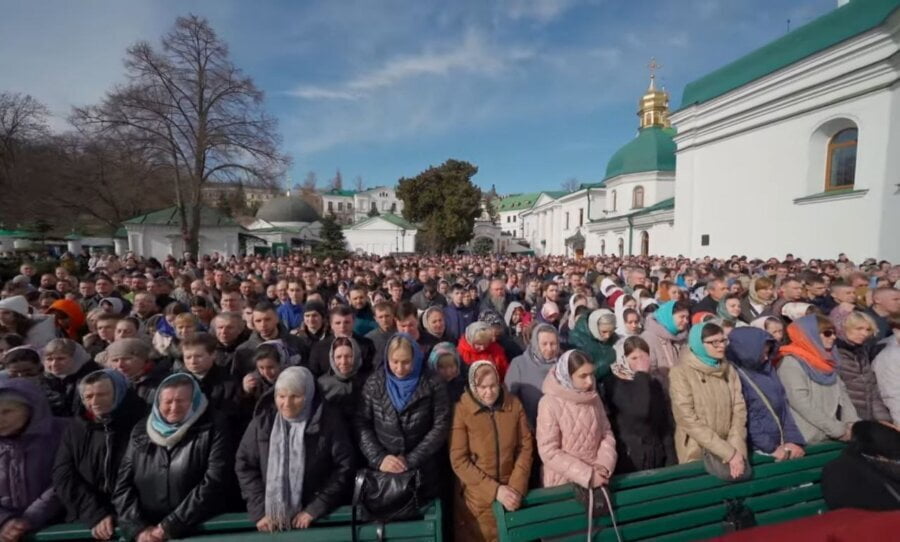 Hiljade vernika na liturgiji u Kijevo-pečerskoj lavri