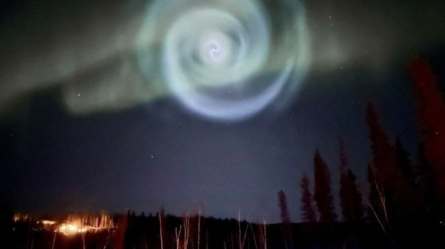 cudna-spirala-iznad-aljaske-odusevila-posmatrace-aurore-borealis