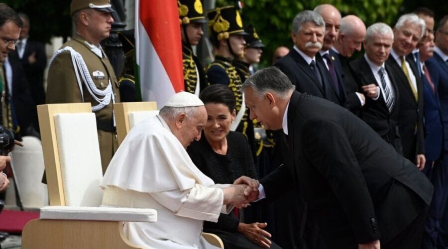 papa-madjarskoj-porucio-prihvatite-migrante