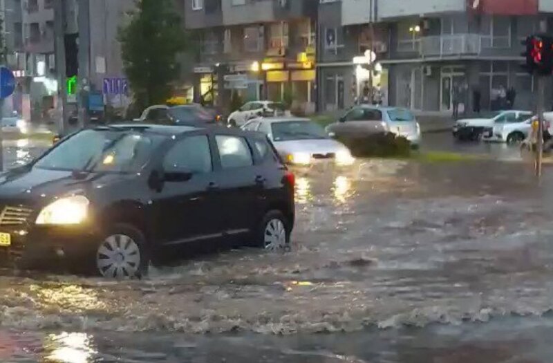 Srbija u kolapsu zbog jakih padavina - Novi Sad u vodi...