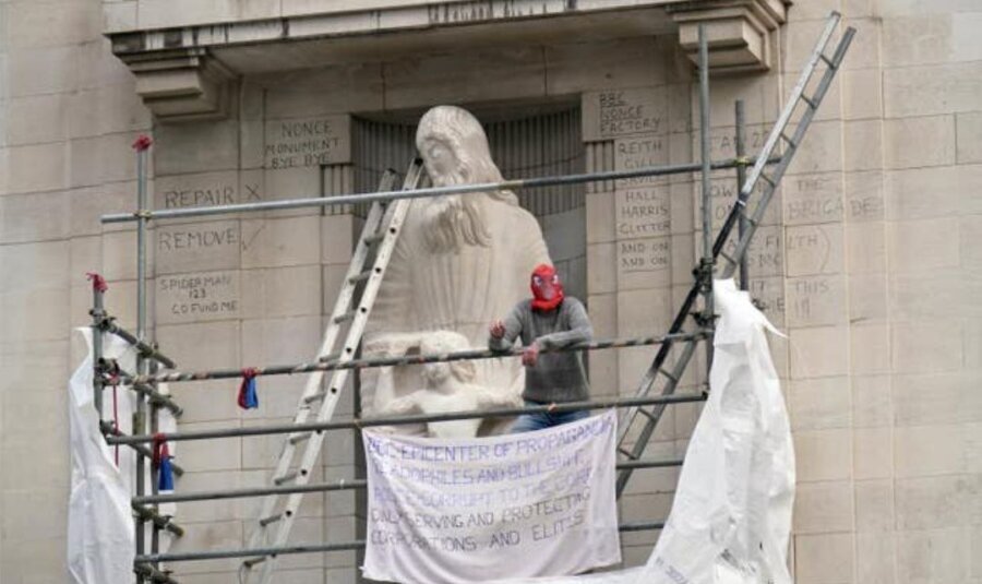 kontroverzna-statua-na-fasadi-bbc-ja-ponovo-u-centru-paznje