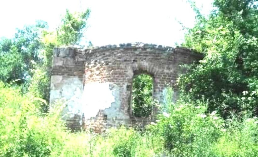 Albanci napravili deponiju na oltaru crkve