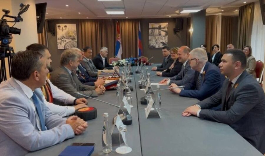 Dan pobede obeležila svesrpska delegacija u Rusiji